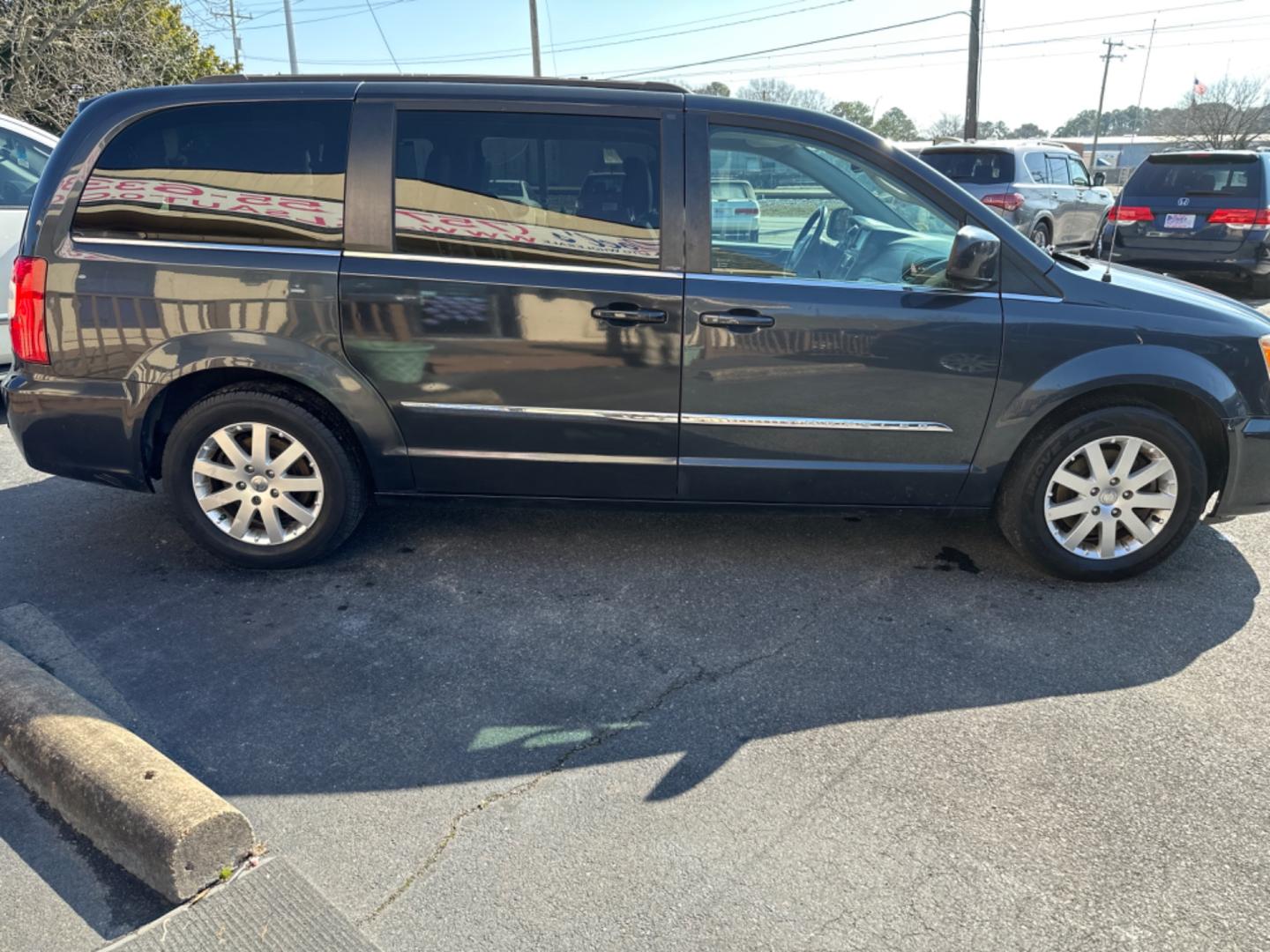 2014 Black Chrysler Town & Country (2C4RC1BG1ER) , located at 5700 Curlew Drive, Norfolk, VA, 23502, (757) 455-6330, 36.841885, -76.209412 - Photo#5